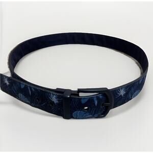 Travis Mathew Cuater Reversible Golf Belt Navy Blue Tropical Print Size 36